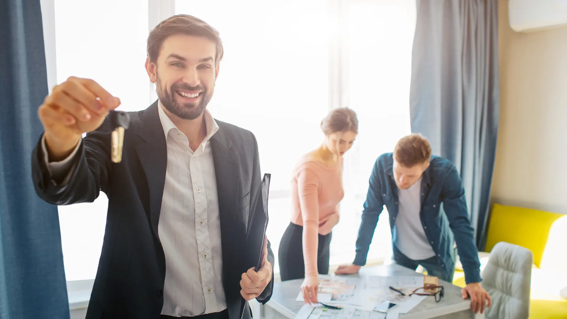 A home loan for self-employed professionals in Thane is planning their loan.
